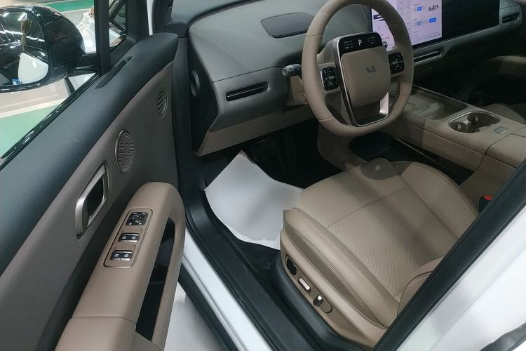 Used Li Auto Li Auto i6 2025 Model Two-Wheel-Drive Standard Type
