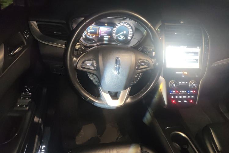 Used Lincoln MKC 2017 2.0T Two-Wheel Drive Deluxe Edition Steering Wheel