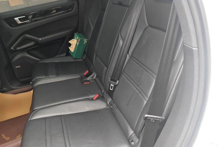 Used Porsche Cayenne E-Hybrid 2019 Cayenne E-Hybrid 2.0T Left Rear Seat