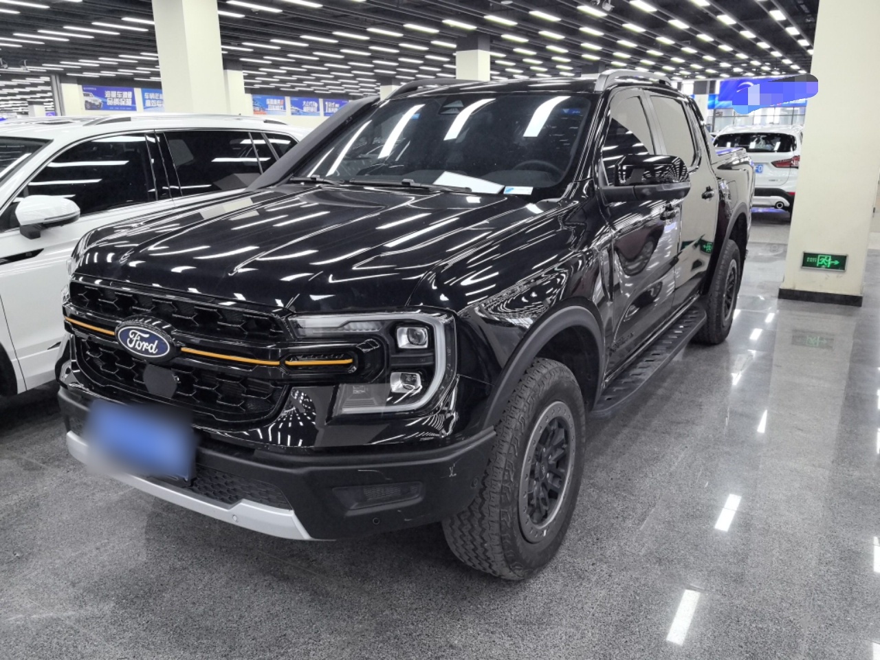 Под передней частью автомобиля