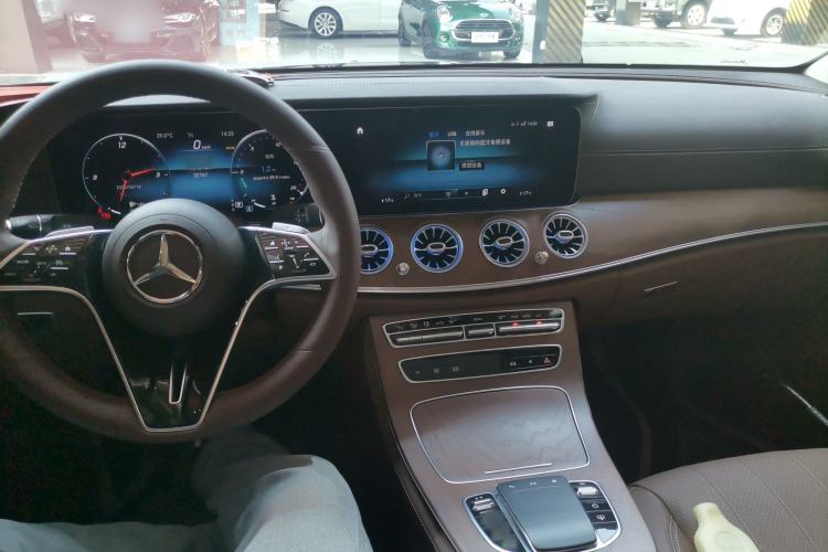 Used Mercedes-Benz E-Class 2023 Updated E 300 L Luxury Edition Center Console