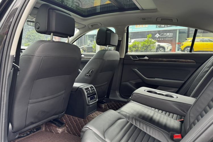 Used Volkswagen Magotan 2018 Facelift 330TSI DSG Luxury Model Interior 10