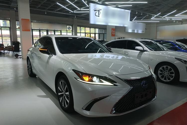 Used Lexus ES 2020 300h Premier Edition