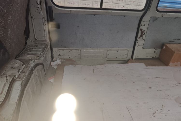 Used Golden Dragon Hiace 1999 2.0L Short-Wheelbase Gasoline Premium Version V19 Left Rear Seat