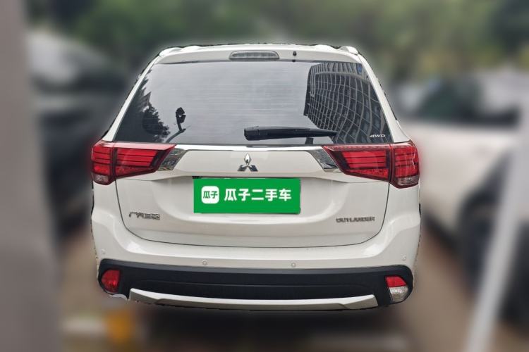 Used Mitsubishi Outlander 2016 2.4L 4x4 Luxury Edition 7-Seater
