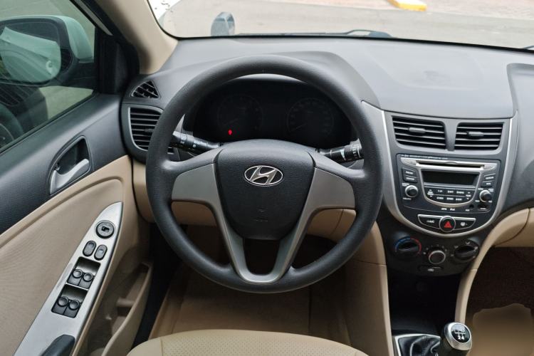 Used Hyundai Verna (older generation) 2014 1.4L Manual Smart GLS Trim Steering Wheel