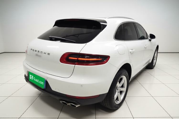 Used Porsche Macan 2016 Macan 2.0T Rear Right 45 Deg