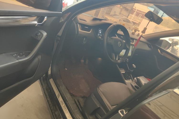 Used Skoda Octavia 2017 1.6L Manual Smart Drive Edition Driver Seat