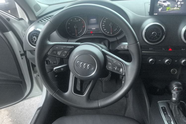 Used Audi A3 2020 Sportback 35 TFSI Fashion Edition China VI Emission Standard Steering Wheel