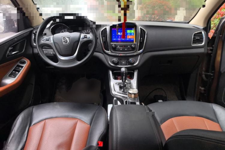 Used Baojun 560 2016 1.8L iAMT Elite Edition Center Console