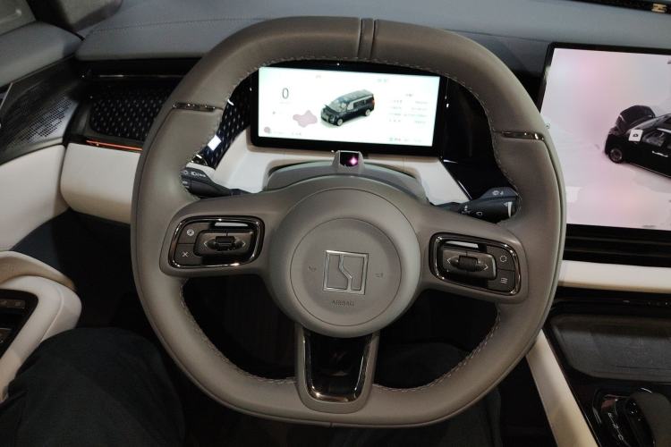 Used Zeekr 009 2024 7-Seater Walk-Through Version Four-Wheel Drive 108 kWh Steering Wheel