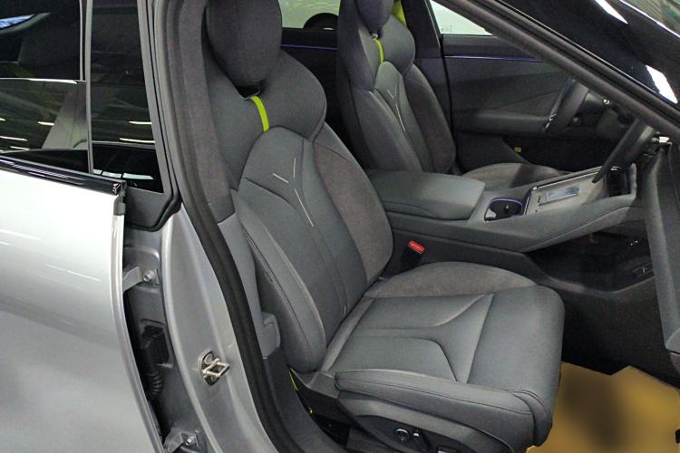 Used XPeng P7 2025 Model—750 All-Wheel-Drive High-Performance Ultra