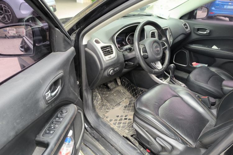 Used Jeep Compass 2017 200T Automatic Family Edition
