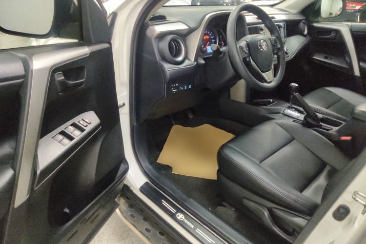 Used Toyota RAV4 2016 2.0L CVT Two-Wheel Drive Fashion Edition China V Standard