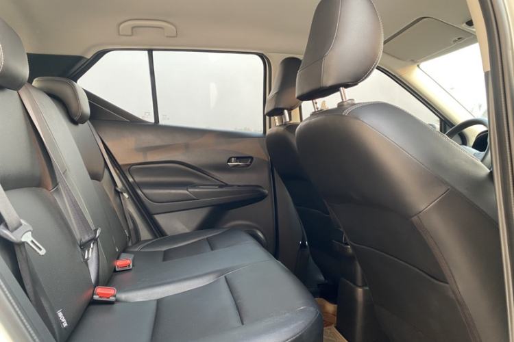 Used Nissan Kicks 2020 1.5L XV CVT Smart Connect Luxury Edition Interior 5