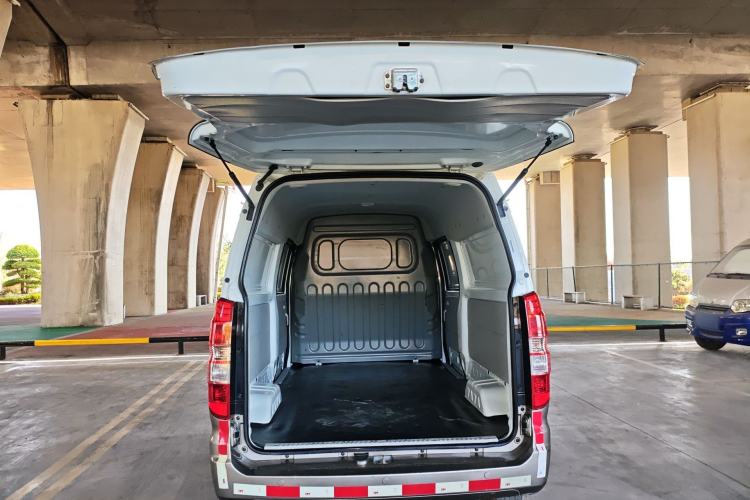 Used Jinbei New Hiace X30L 2022 1.5L Super Enjoyment Edition Air-Conditioning-Free Van China VI Standard SWC15M Trunk