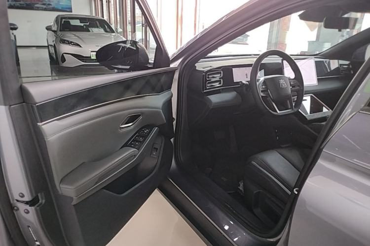 Used BYD Qin L 2025 DM-i Smart Drive 80KM Leading Model Driver Seat