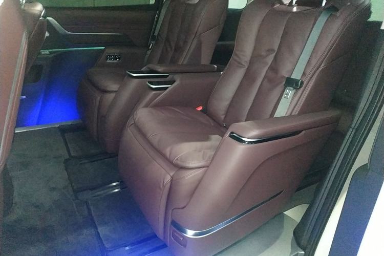 Used Buick Century 2025 2.0T Seven-Seater Yinshi Edition
