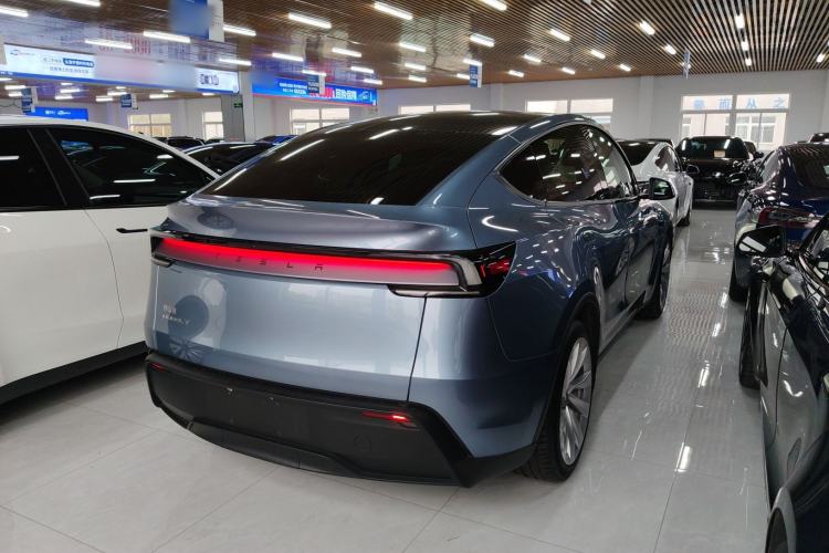 Used Tesla Model Y 2025 Rear-Wheel-Drive Version Rear Right 45 Deg