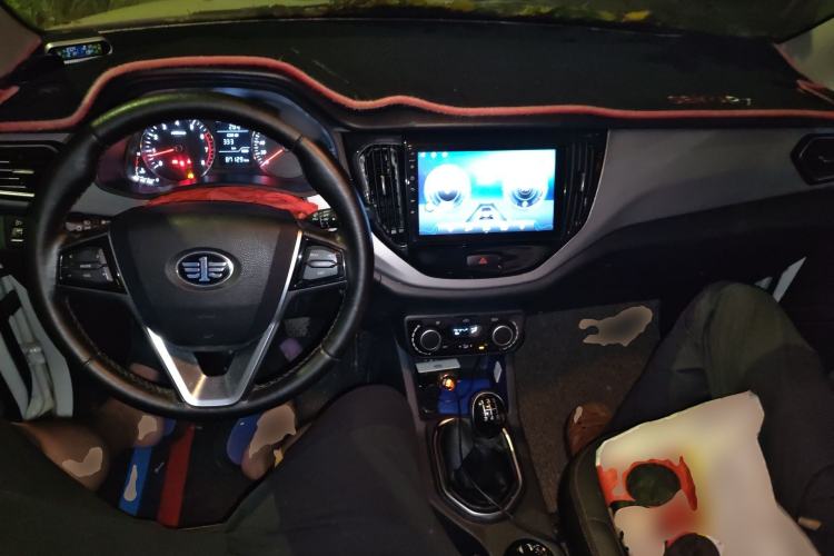 Used FAW Senya R7 2016 1.6L Manual Luxury Model Center Console