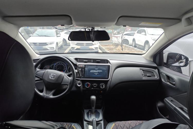 Used Honda City 2019 1.5L CVT Dynamic Edition Center Console