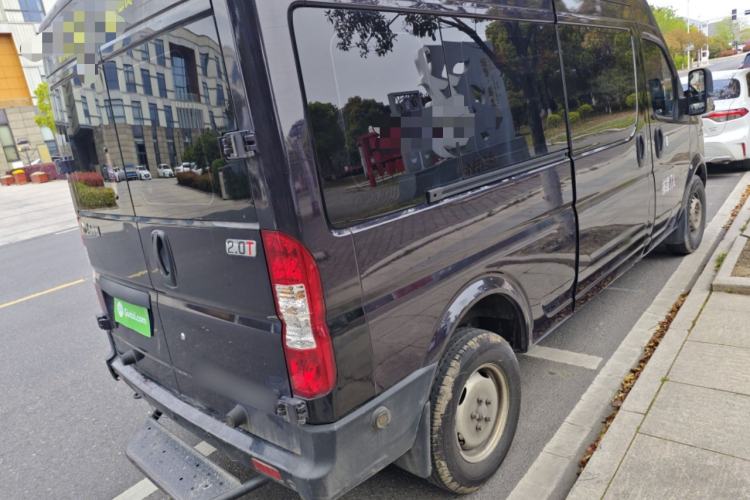 Used Dongfeng Yufeng 2023 V9+ 2.0T Manual Front-Wheel-Drive Multi-Function Mid-Roof Van with 7/8/9 Seats Rear Right 45 Deg