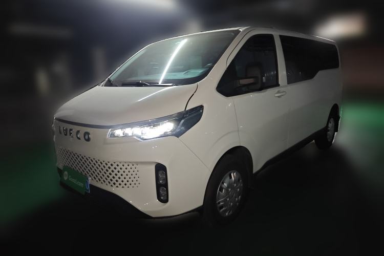 Used Iveco Fidato 2023 C33 Passenger Van 2.0T 93 kW Manual Transmission Xingtu Edition Low Roof