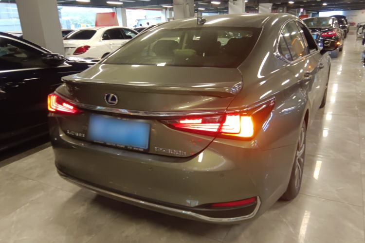 Used Lexus ES 2020 300h Premier Edition