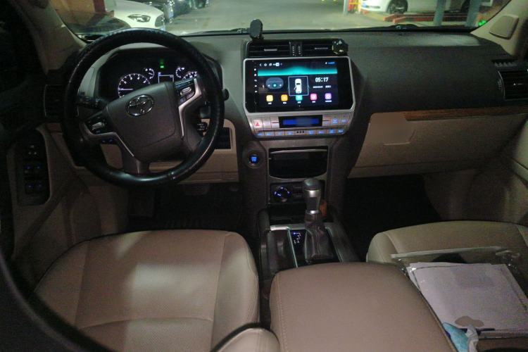 Used Toyota Prado 2018 3.5L Automatic TX-L Center Console