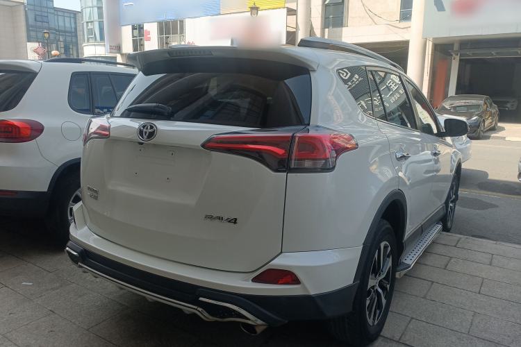 Used Toyota RAV4 2016 2.0L CVT Two-Wheel Drive Fashion Edition China V Standard
