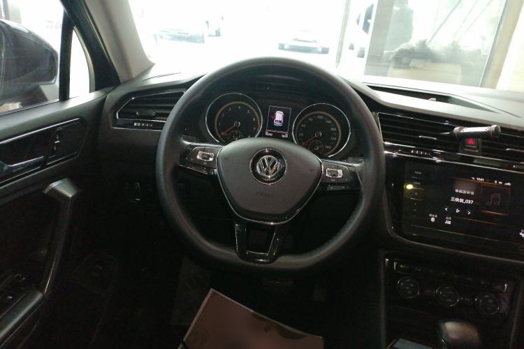Used Volkswagen Tiguan L 2019 Revised 330TSI Automatic Two-Wheel Drive Smart & Luxury Edition China VI Standard Steering Wheel