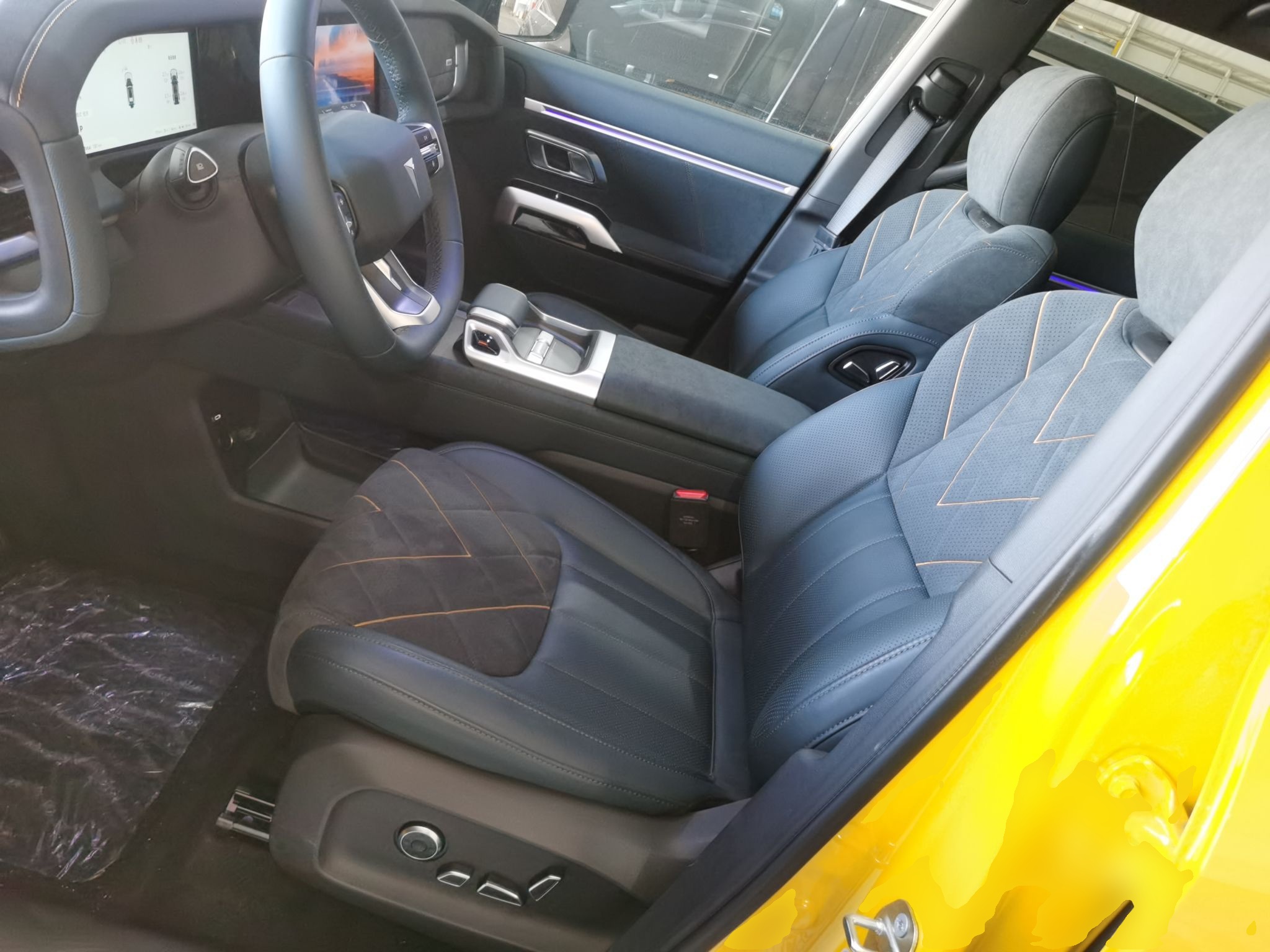 المقاعد الأمامية داخل السيارة