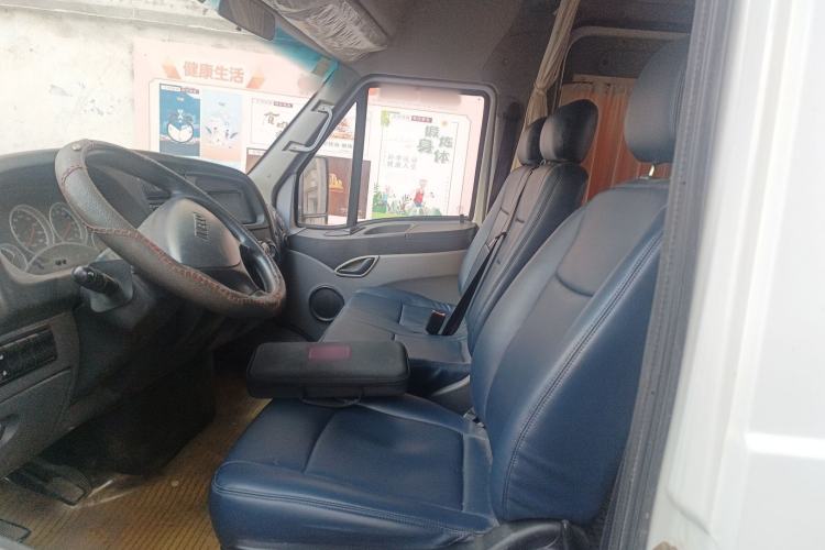 Used Iveco Power Daily 2013 3.0T-V39 High-Roof Box Truck F1C
