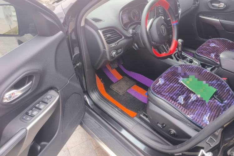 Used Jeep Cherokee 2019 2.0T Two-Wheel Drive Smart Enjoyment Version China VI
