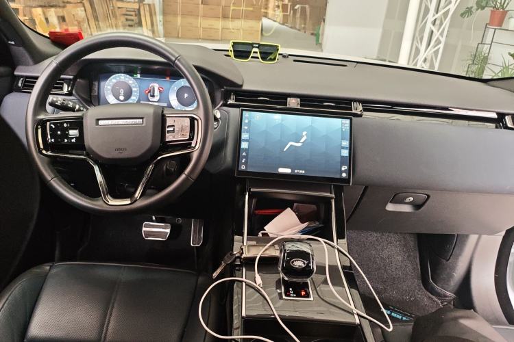 Used Land Rover Range Velar 2024 Dynamic SE Center Console