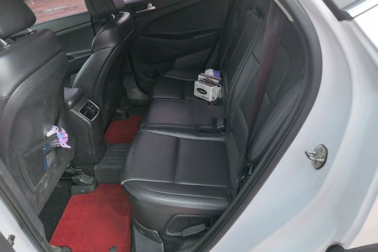 Used Hyundai Tucson 2015 1.6T Dual-Clutch Two-Wheel-Drive Smart Model Left Rear Seat