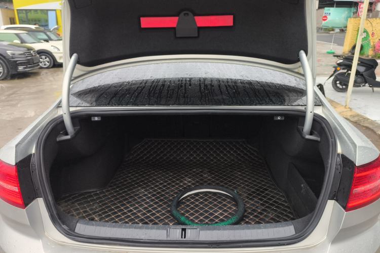 Used Volkswagen Magotan 2017 330TSI DSG Leading Model Trunk