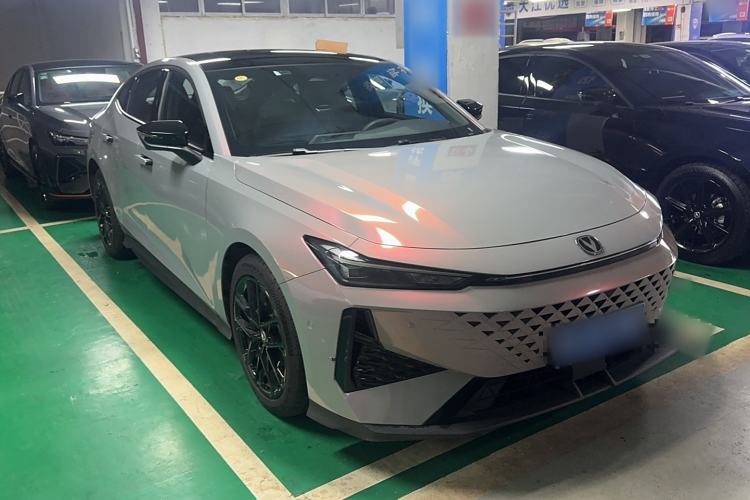 Used CHANGAN UNI-V 2024 1.5T Smart Navigation Version Front Right 45 Deg