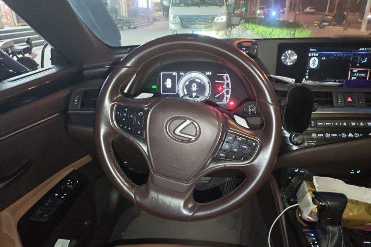 Used Lexus ES 2018 300h Premier Edition China VI Standard Steering Wheel