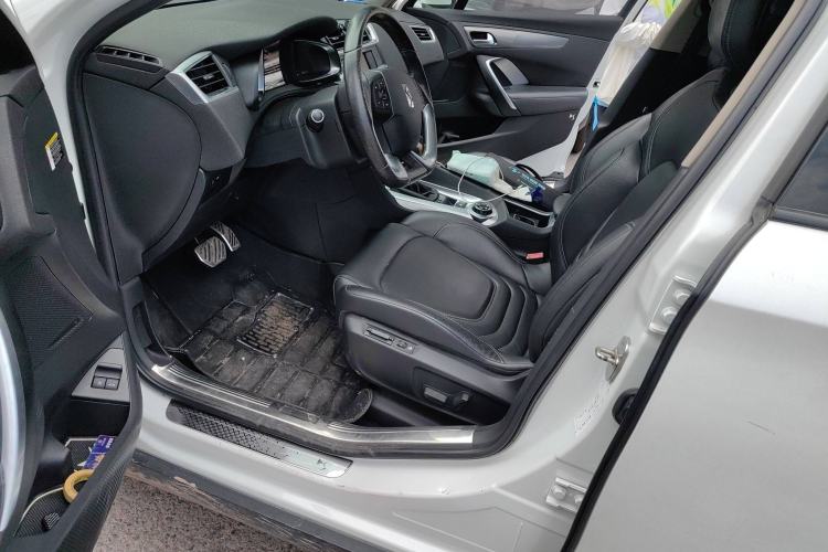 Used DS 6 2014 1.6T Luxury Edition THP160
