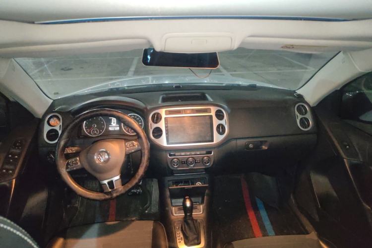 Used Volkswagen Tiguan 2016 300TSI Automatic All-Wheel Drive Fashion Vision Edition Center Console