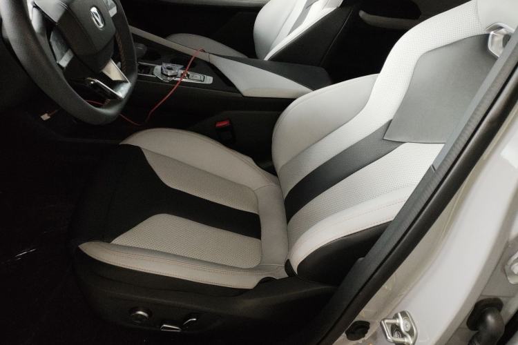 Used CHANGAN UNI-V iDD 2024 Blue Whale Smart Electric iDD 136km Luxury Model Left Front Seat