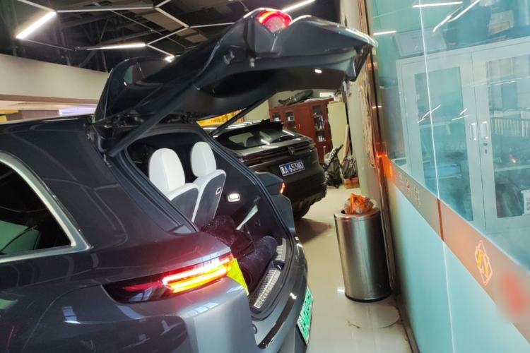 Used Li Auto L8 2024 Pro Model Trunk