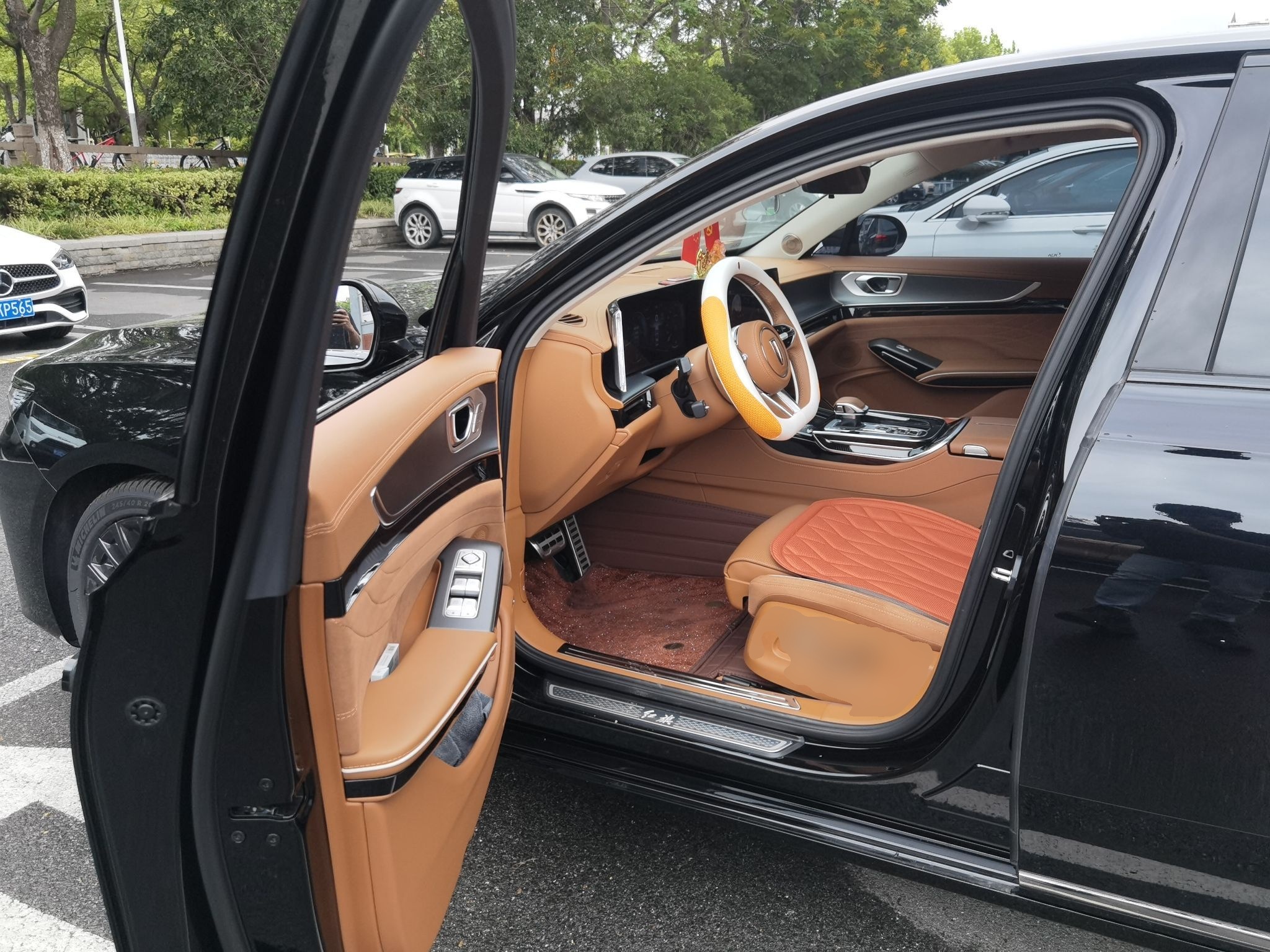Hongqi H9 2025 Model Facelifted 2.0T Two-Wheel Drive Flag-Style Private Enjoyment Fashion Edition, 5 Seats - Chinese Trim Xiang — снимка 16