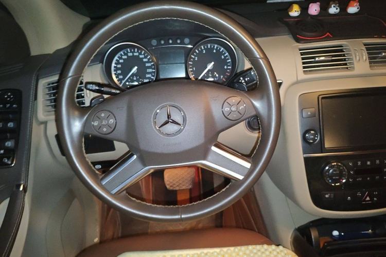 Used Mercedes-Benz R-Class 2014 R 320 4MATIC Luxury Model Steering Wheel