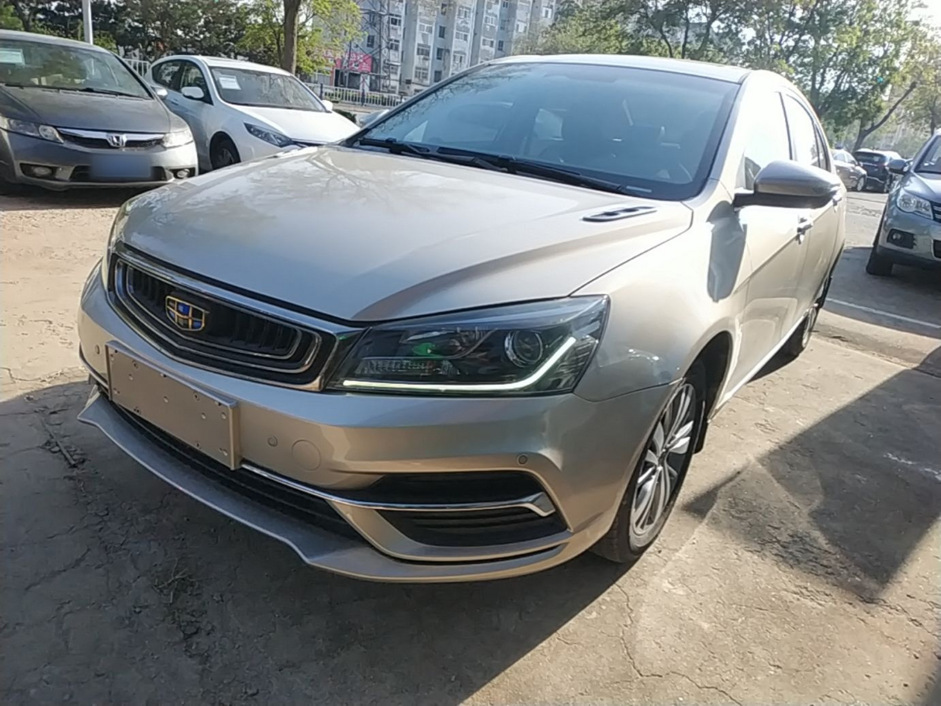 Под передней частью автомобиля