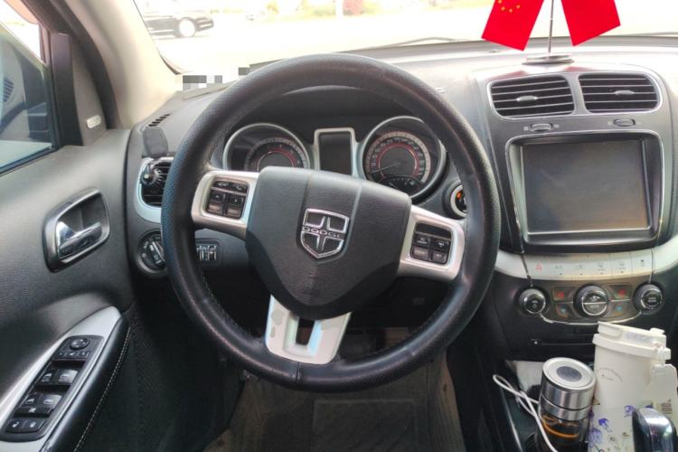 Used Dodge Journey 2013 2.4L Two-Wheel Drive Luxury Version Steering Wheel