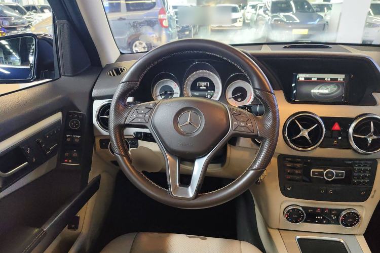 Used Mercedes-Benz GLK-Class 2013 GLK 300 4MATIC Dynamic Sunroof Model
