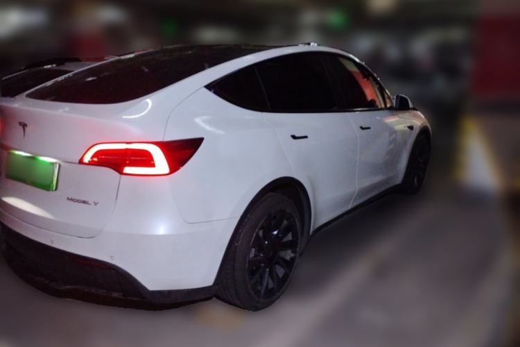 Used Tesla Model Y 2021 Long-Range All-Wheel-Drive Version 3D7
