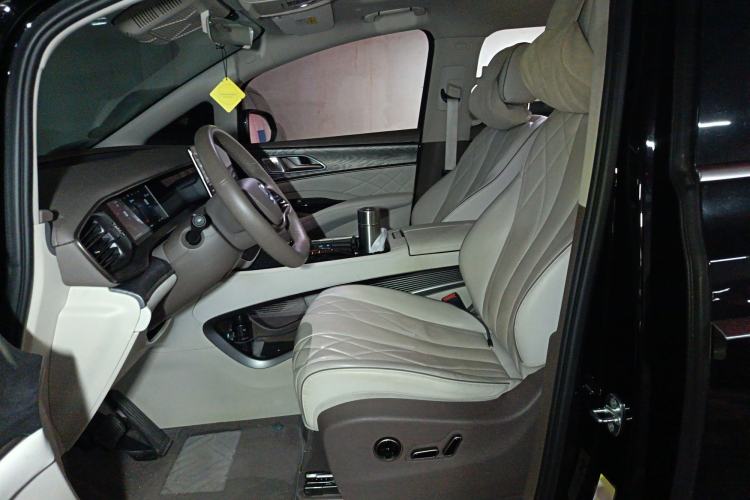 Used Denza D9 2022 DM-i 1040 Prestige Model